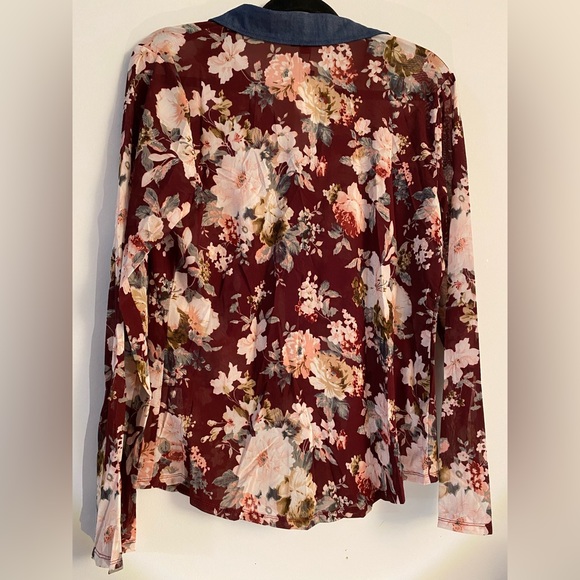 NWT Plus Size Burgundy Floral Button Down Long Sleeves Top with Denim - Picture 5 of 5